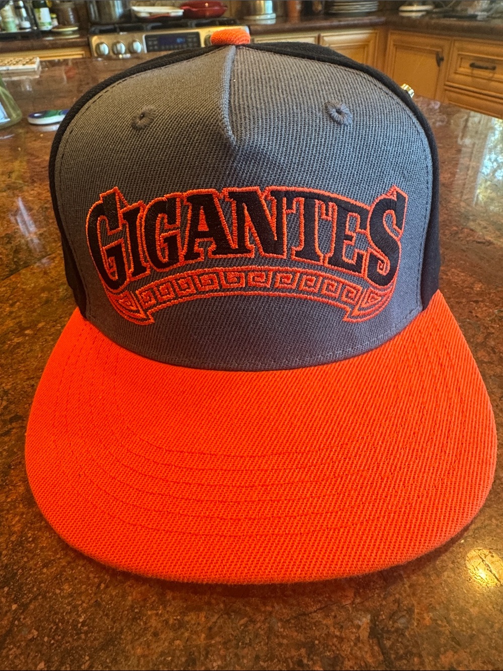 GIGANTES Chain Hat - San Francisco Giants Embroidered Snapback Hat - 2026 - Picture 2 of 7